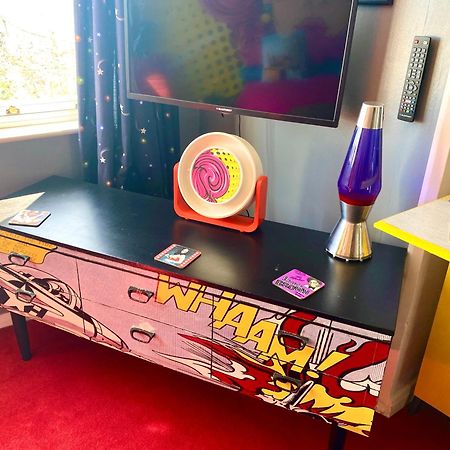 Pop Art Pad Heart Of Old Town With Parking! Apartment Hastings Bagian luar foto