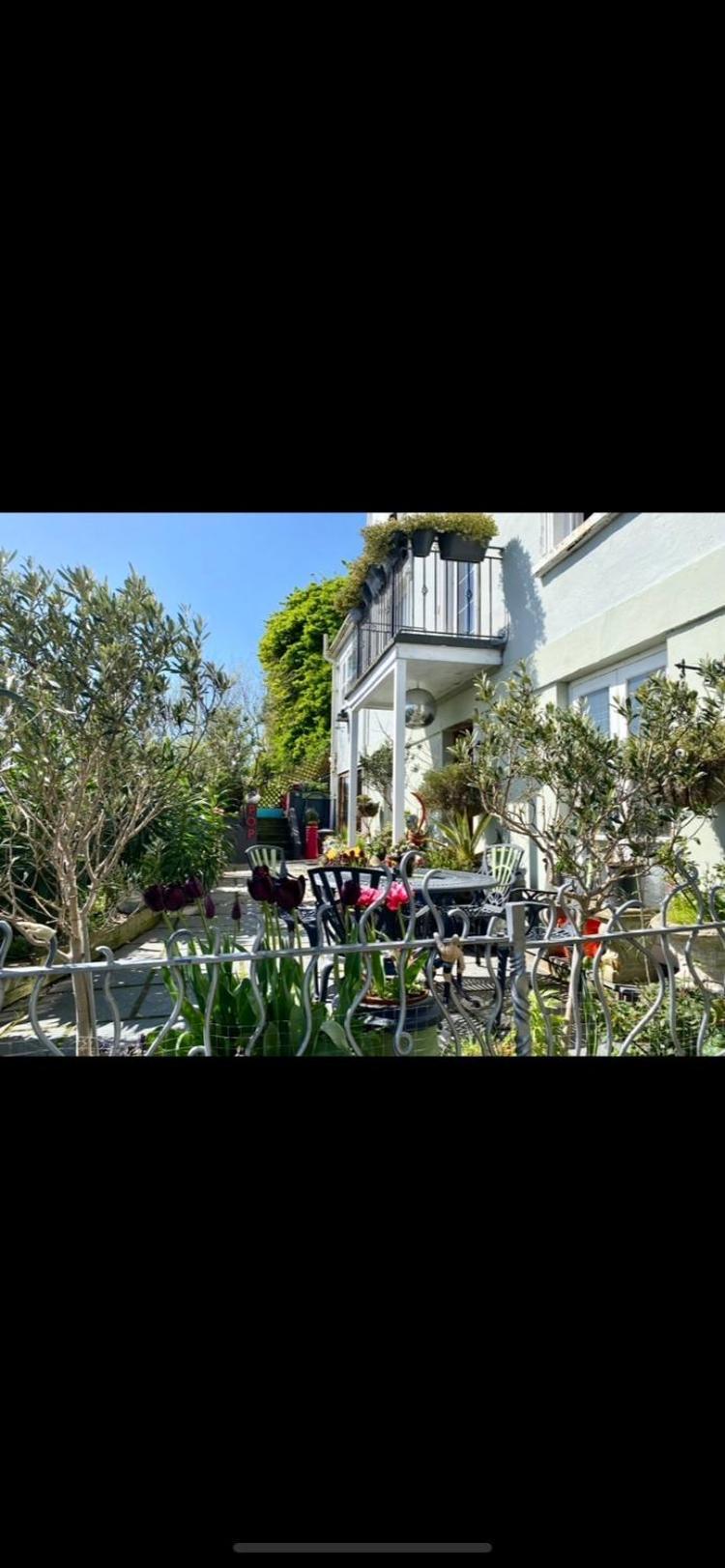 Pop Art Pad Heart Of Old Town With Parking! Apartment Hastings Bagian luar foto
