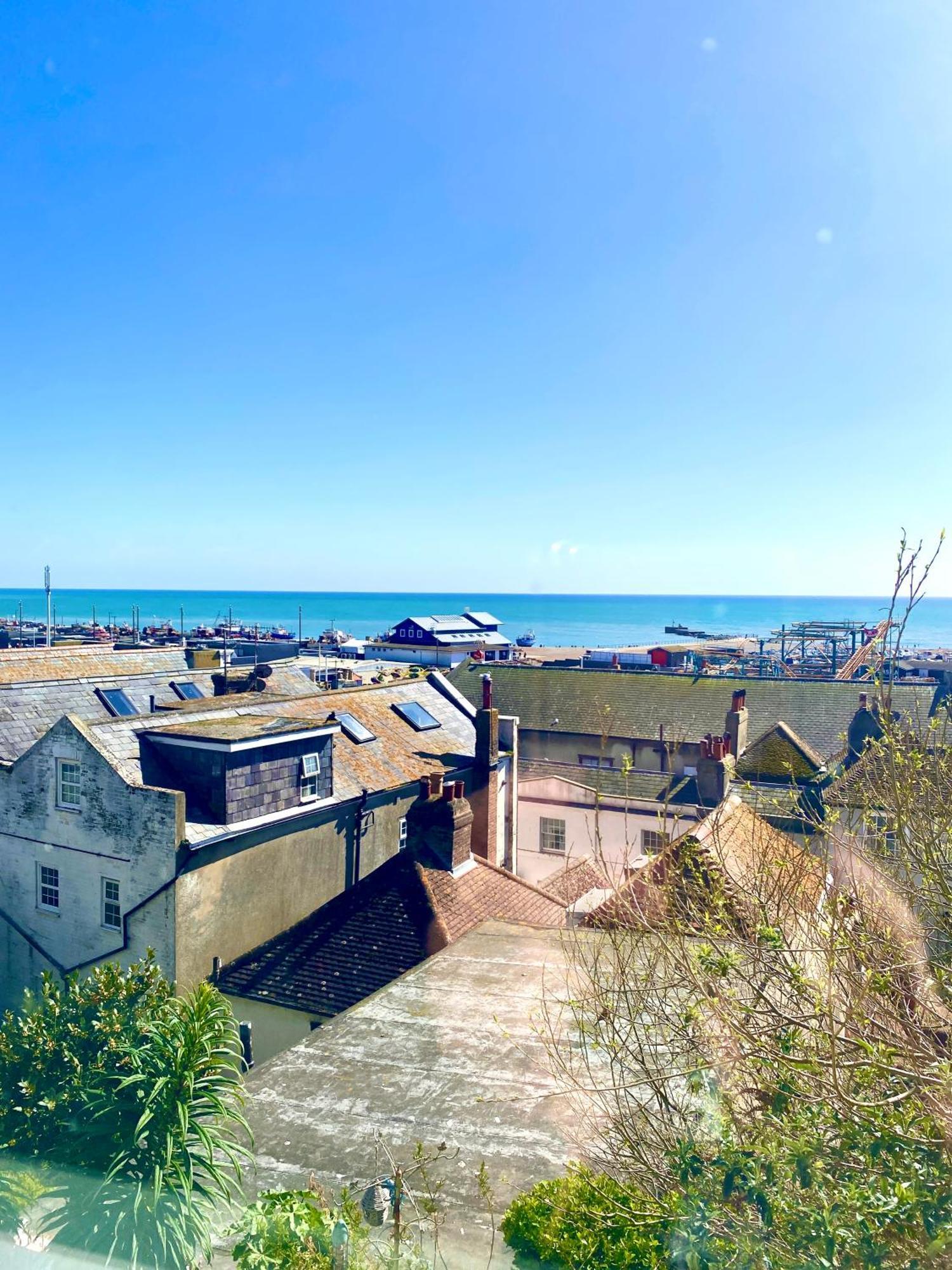 Pop Art Pad Heart Of Old Town With Parking! Apartment Hastings Bagian luar foto