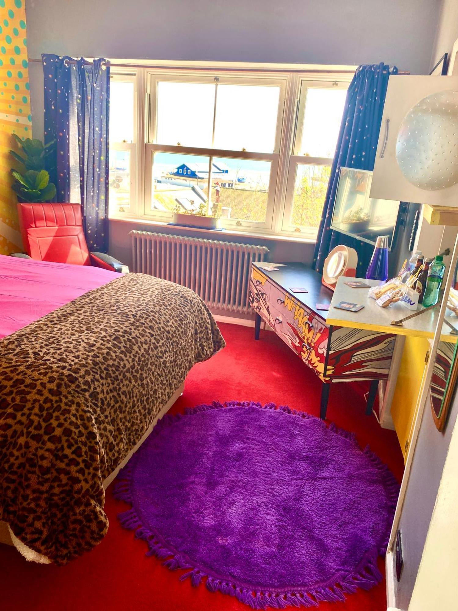 Pop Art Pad Heart Of Old Town With Parking! Apartment Hastings Bagian luar foto